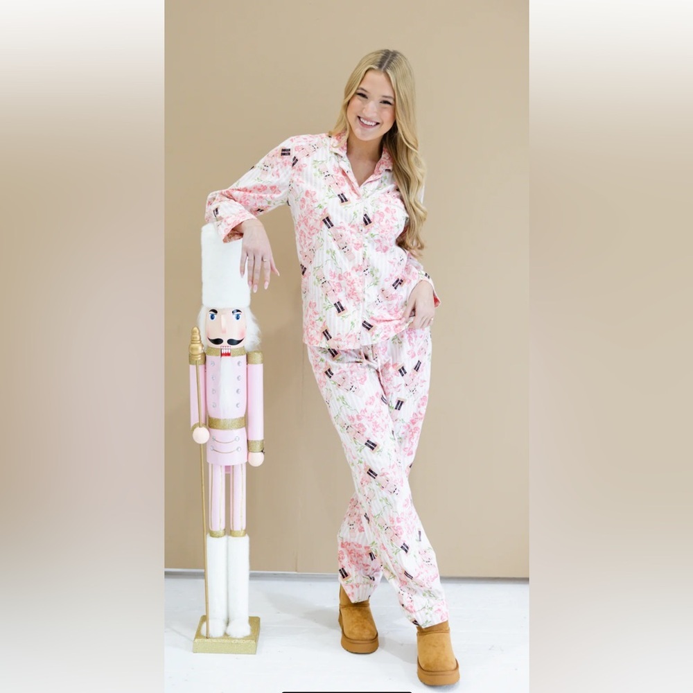 8 Oak Lane Sleepwear | Intimates Nutcracker Rose Pj Flannel Set Sz Medium - Picture 2 of 4